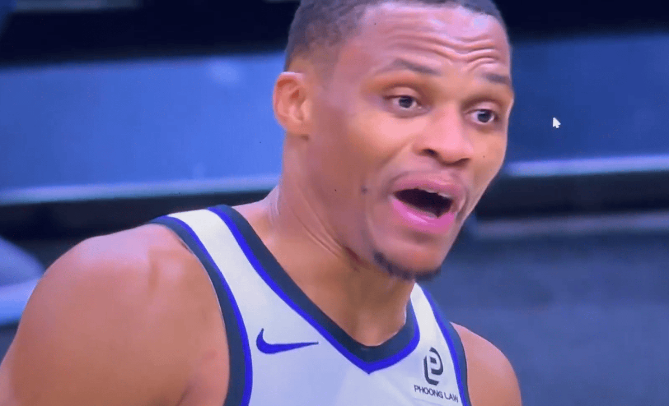 威少对小萨唇语: 我来防扬尼斯, 我不想看到你犯满离场