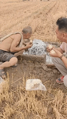 这场景，城里人是不可能见到的。