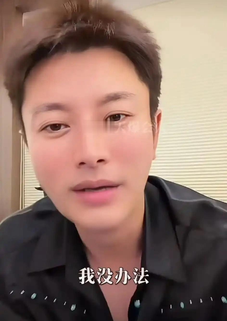 贾乃亮遭网友尴尬质问：“你都赚那么多了，为啥还天天直播？”贾乃亮迅速低下了头，抬