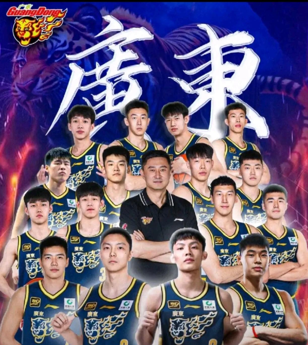 广东队下一个赛季首发阵容和轮换阵容如下：徐杰——25岁，身高178cm，控球后
