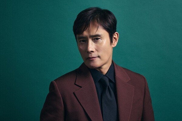 李秉宪正在积极讨论出演新剧Koreans男主。该剧改编自FX人气美剧