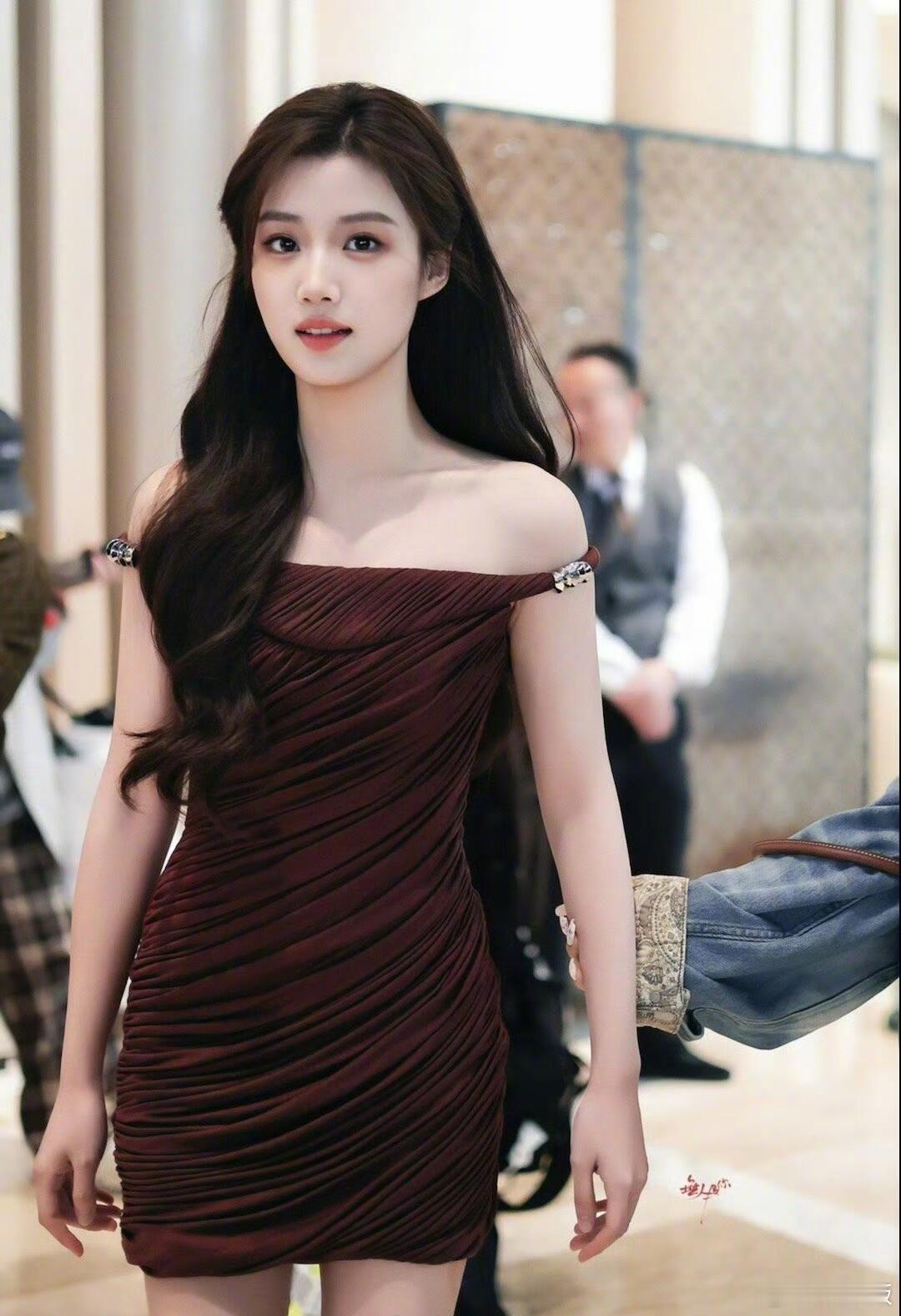 卢昱晓真的有种沪上千金的感觉