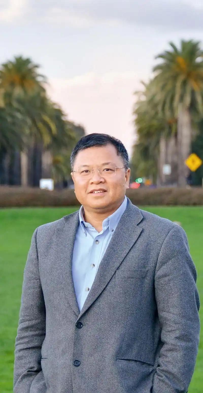 公费留学，他转身入了英国籍，别墅豪车样样有。可国家一声召唤，他二话不说，卖掉剑桥