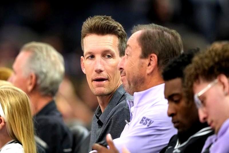 勇士这波操作，真给我看迷糊了。去年梭哈换来巴特勒，组了库里、巴特勒、格林的新