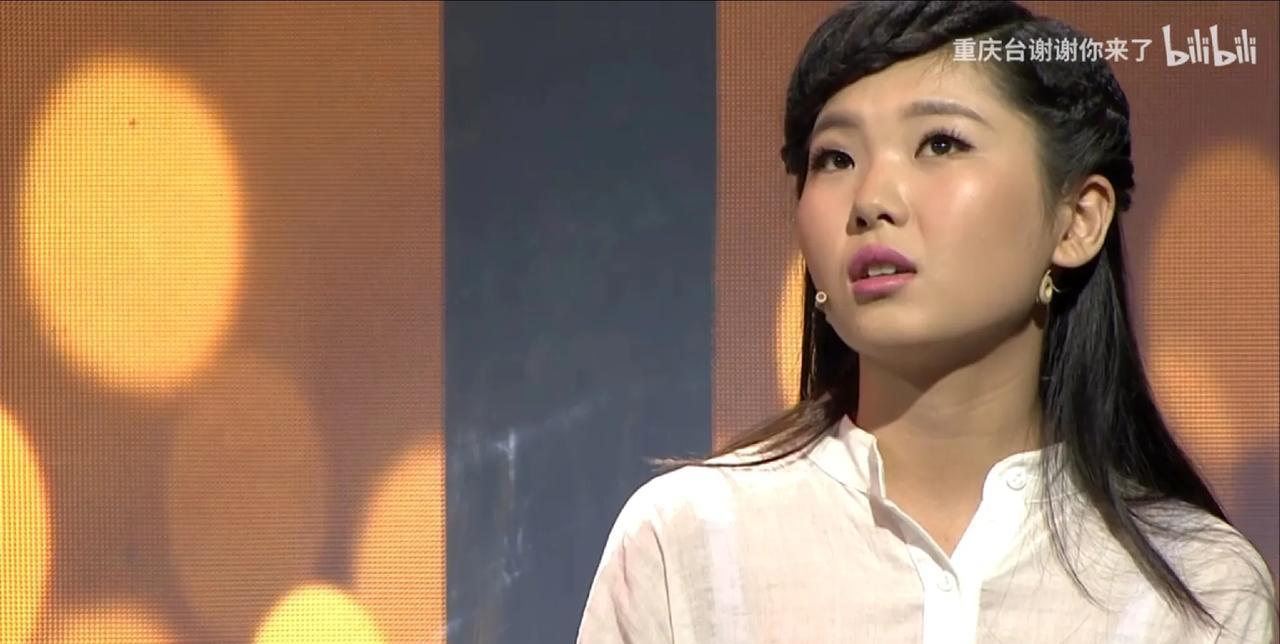 山东，一漂亮女员工搬货时汗水湿透上衣，被男老板“盯上”。之后，男老板经常给女孩转