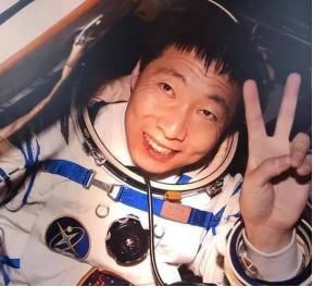 杨利伟为什么后来再也没有登天？其实，他能够活着回到地球就已经是万幸，在他攀登太空