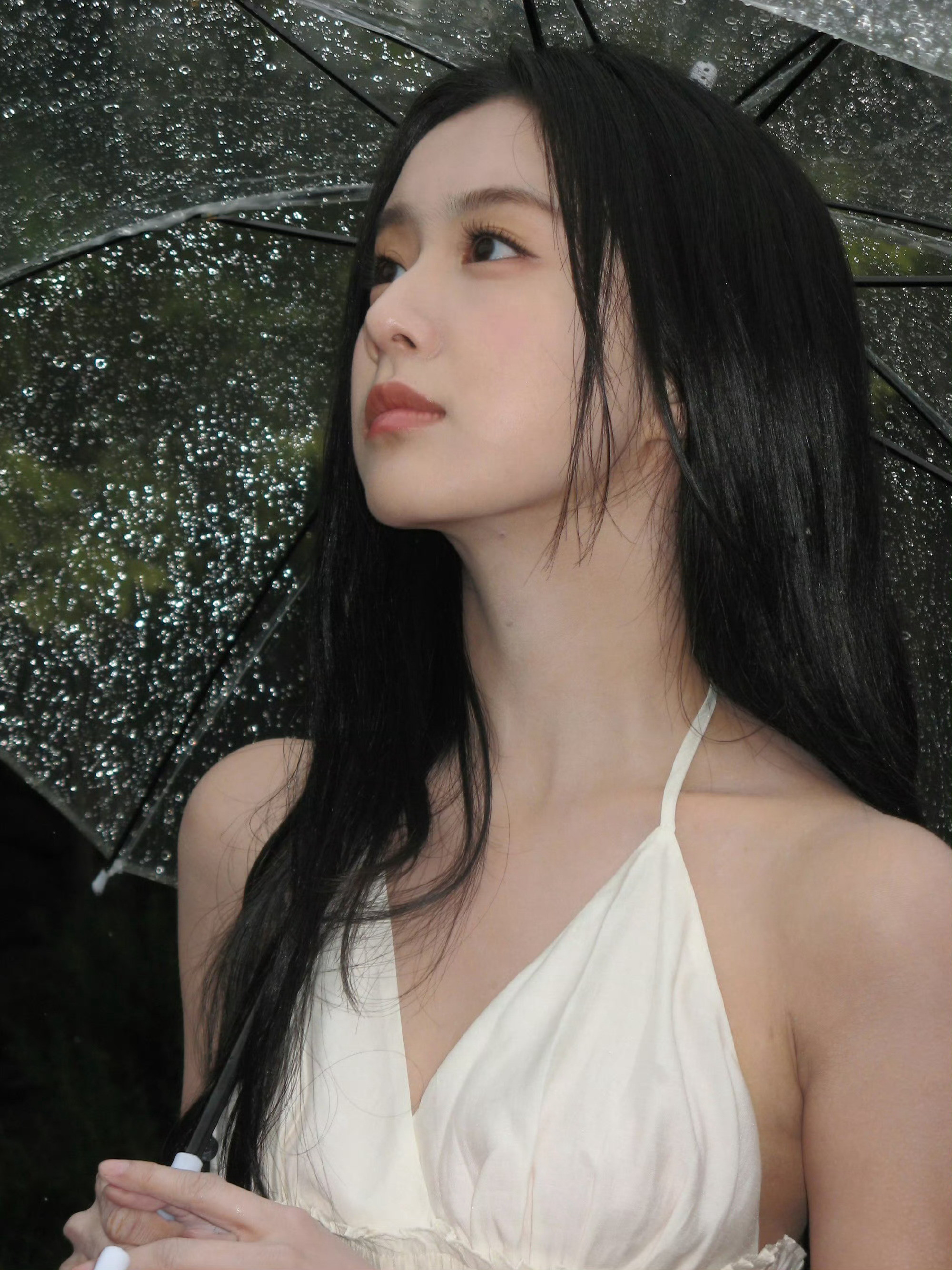 这是啥时候拍的哈哈哈是等戏的时候吗！！包上恩你为什么这么美​​​
