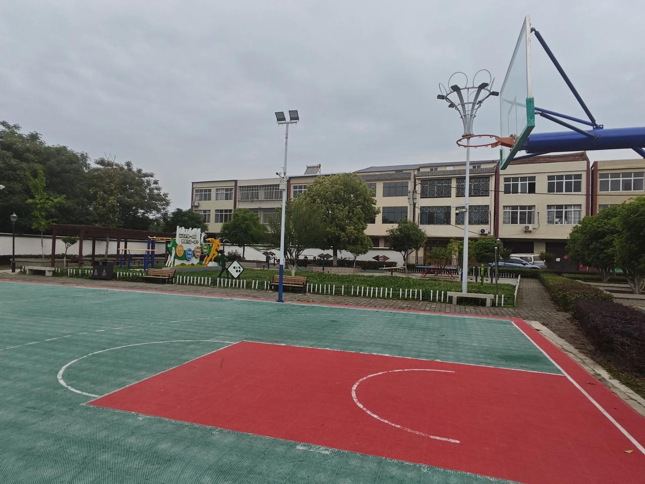 作业批注恶语伤人：师德失守，教育不该带刺近日，河南桐柏县一名小学教师在学生