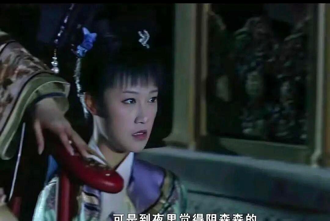 甄嬛那天要是肯绕十步远，就不会被一群野猫扑得差点早产。浣碧提前嗅到腥风，小声