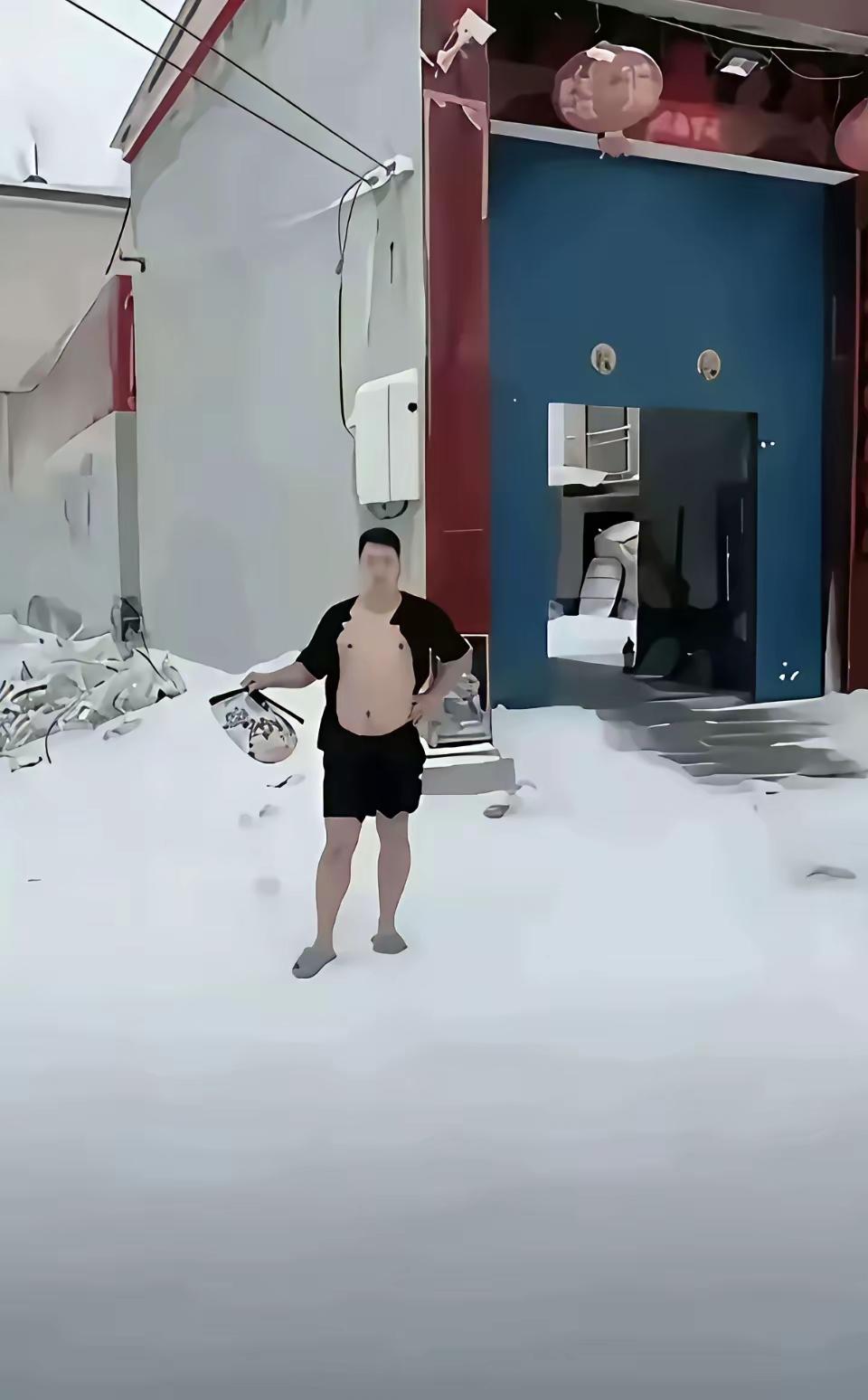 这种人在你们老家，总老家话怎么说[笑着哭]