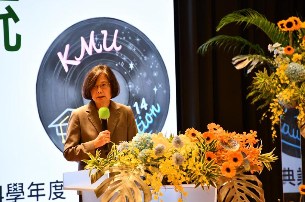台湾地区前领导人蔡英文发表声明，6月13日，高雄医学大学举办年度毕业典礼，蔡