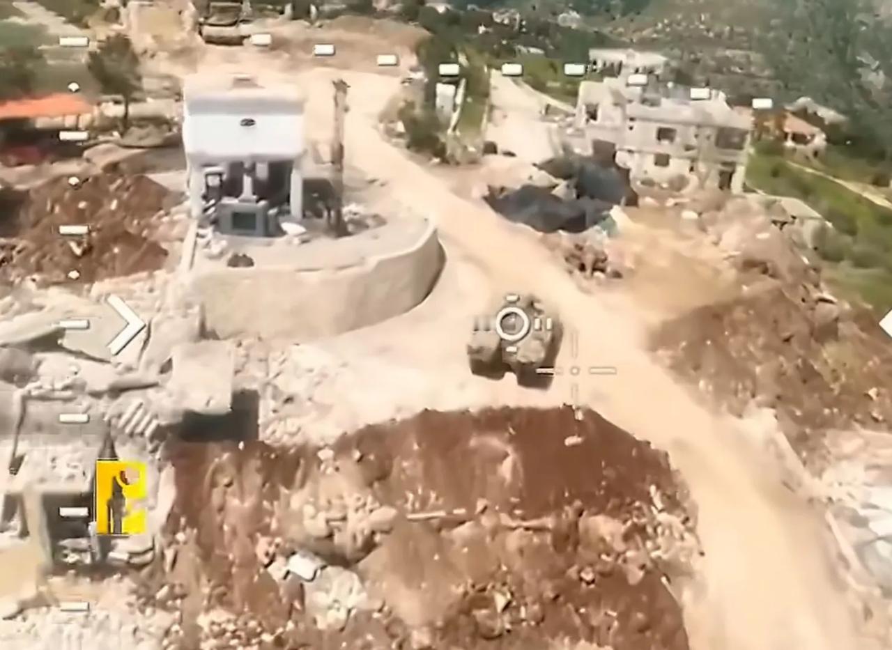 黎巴嫩真主党的FPV在黎巴嫩南部打击一辆以军重型装甲输送车。FPV的回传图像很清