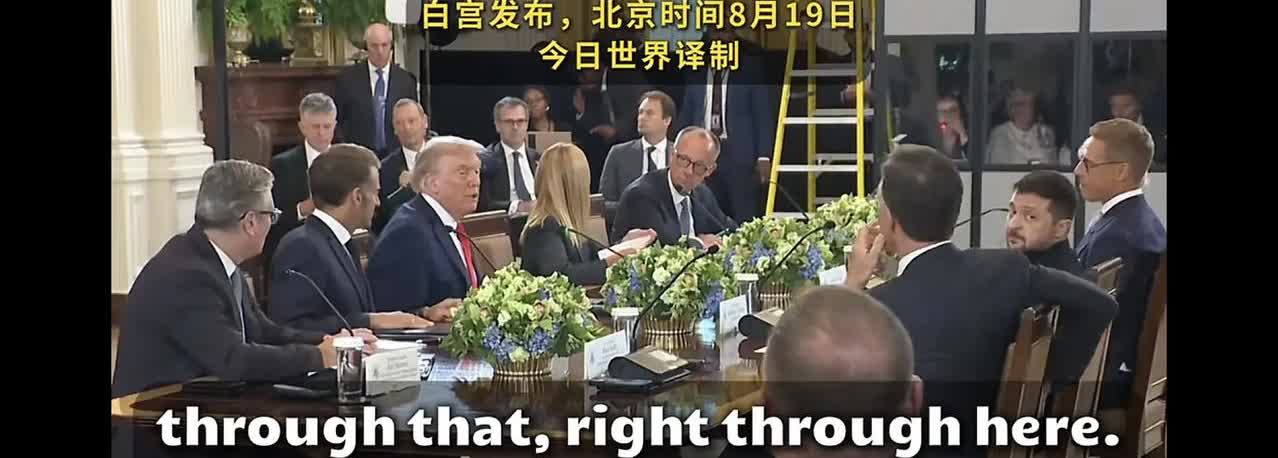 可怜的泽连斯基，在现场面对一群假仁假义的欧美首脑，有点像个不知所措的孩子，完全失