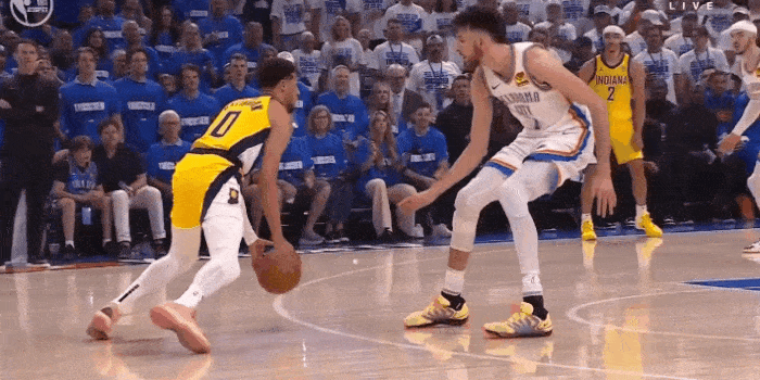 哈利伯顿受伤回更衣室，今天步行者雪上加霜还怎么打。6月17日NBA总决赛天王山之
