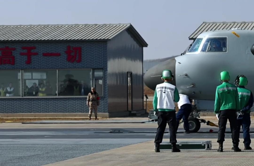 八一既将来临之际，官媒一口气放出大量精品视频，空警-600陆基电磁弹射试验画面首