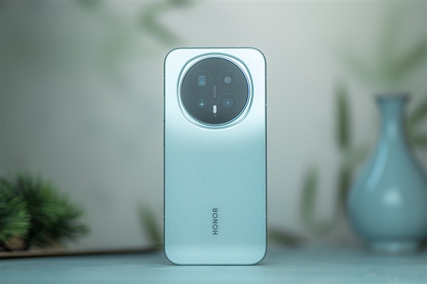 荣耀Magic9系列已进入开发阶段，2026Q3正式亮相，全系改用直屏设计，告