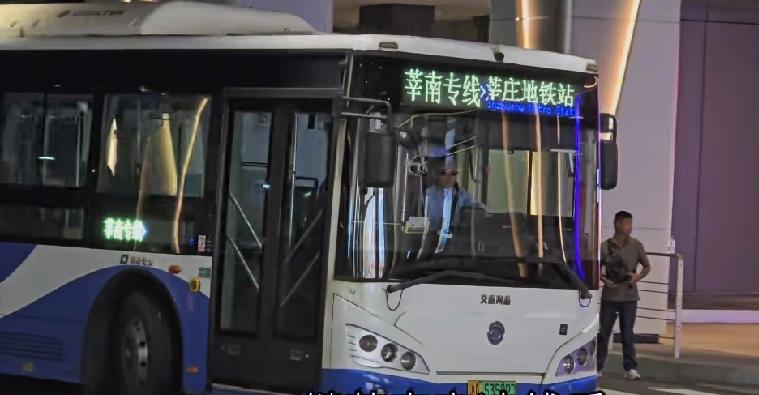 运行二十多年的莘南专线，近日正式改叫459路。这条跨闵行、奉贤的公交全程大约30