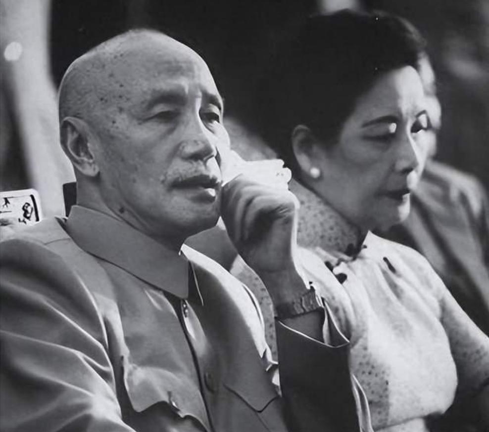 老蒋私生活有多混乱？贴身秘书晚年才敢说破，宋美龄的做法绝了。民国时期的风云人