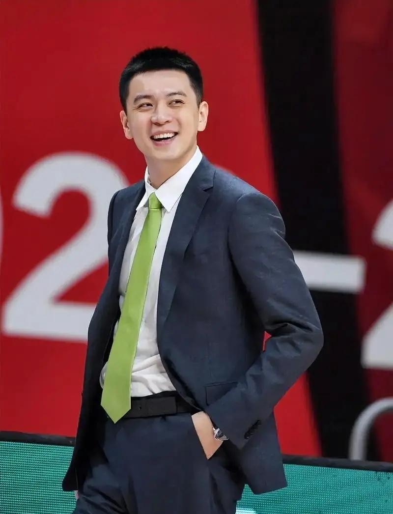 杨鸣慌了，辽宁管理层这是要闹啥子吗？付豪被交易了，张镇麟要被交易了，如今球队就