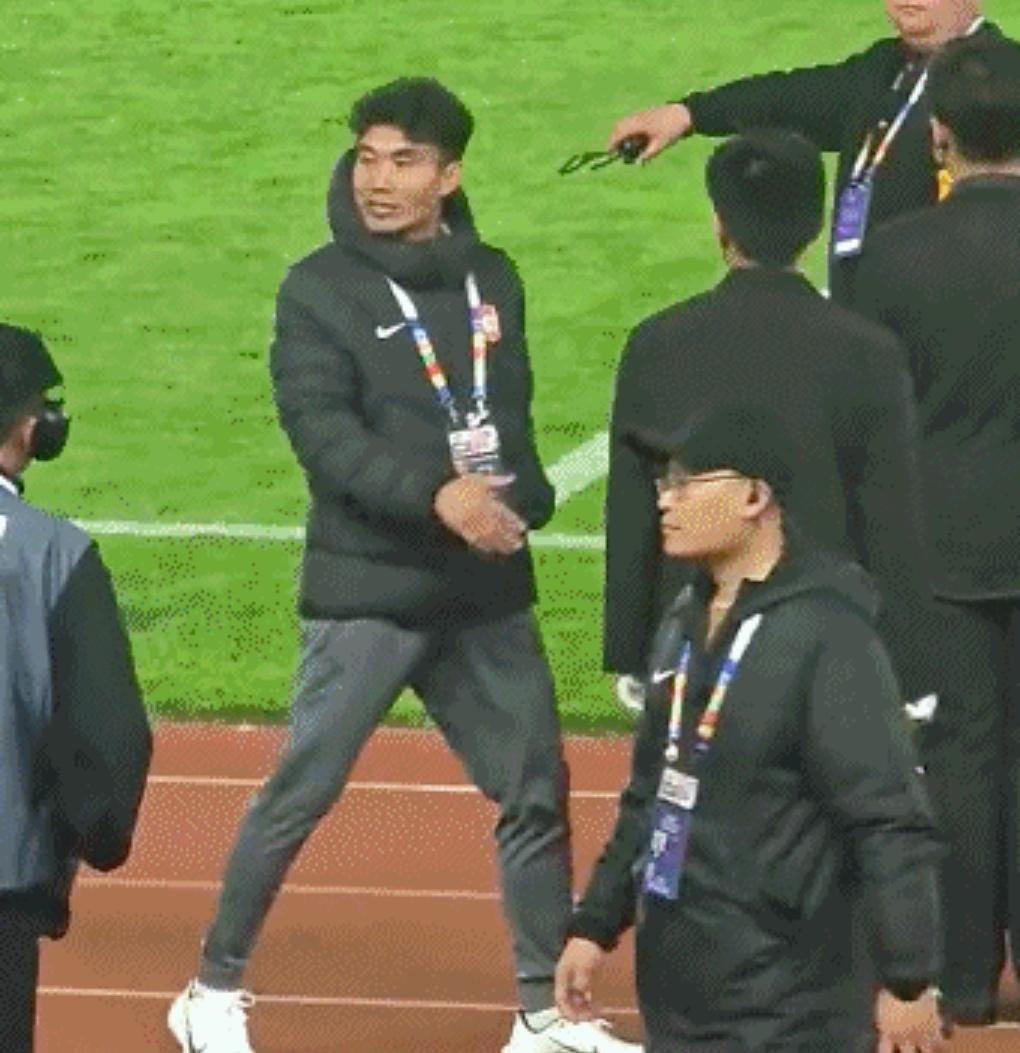 李金羽和郑智昨晚比赛后到底发生了什么？为何这两位今年还在辽宁春晚搭档的好友赛后连