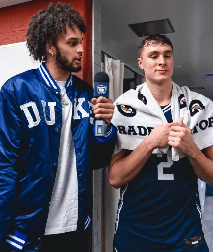 据独行侠队记报道,德雷克-莱夫利二世在采访中被问到弗拉格的加入给球队更衣室带来了