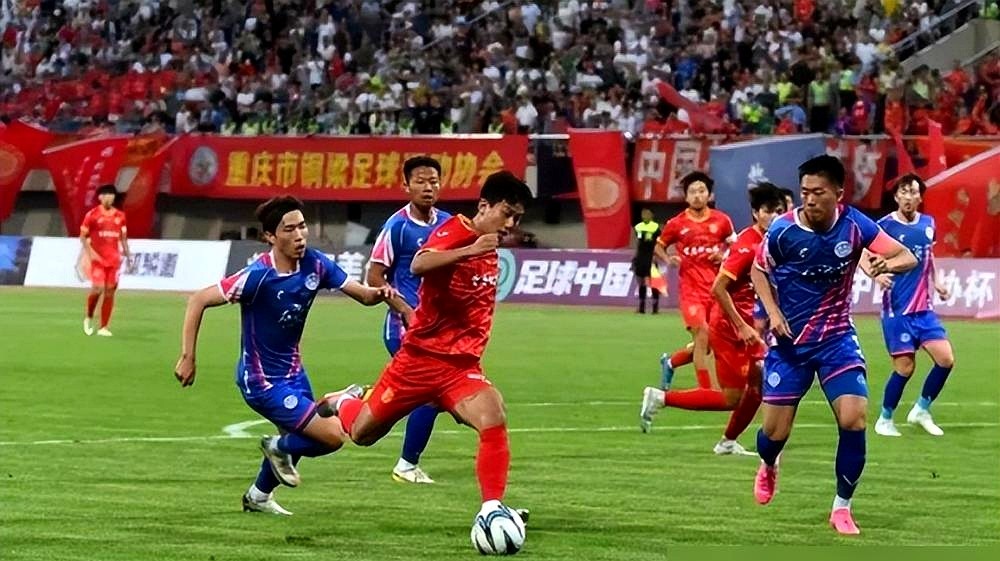 王钰栋吃牌停赛，主帅安东尼奥在首发单上直接填了向余望。向余望搭档蒯纪闻的双箭头，安东尼奥闭着眼都能排