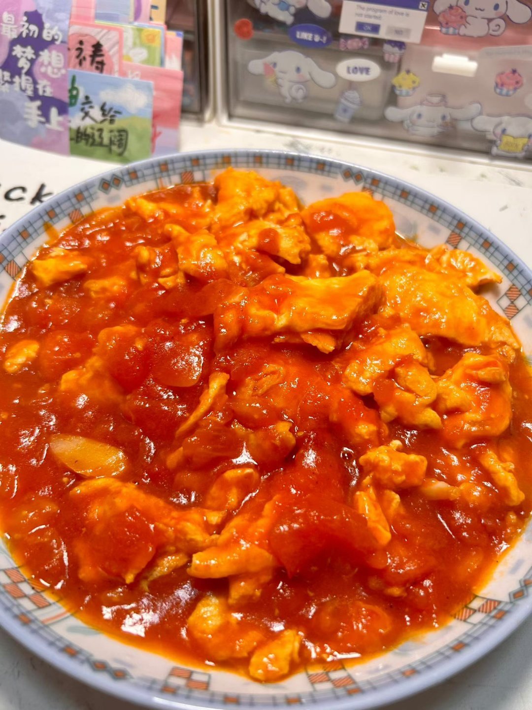 今天这西红柿炒鸡蛋还挺好吃，拌饭正好，又是抱抱的一餐