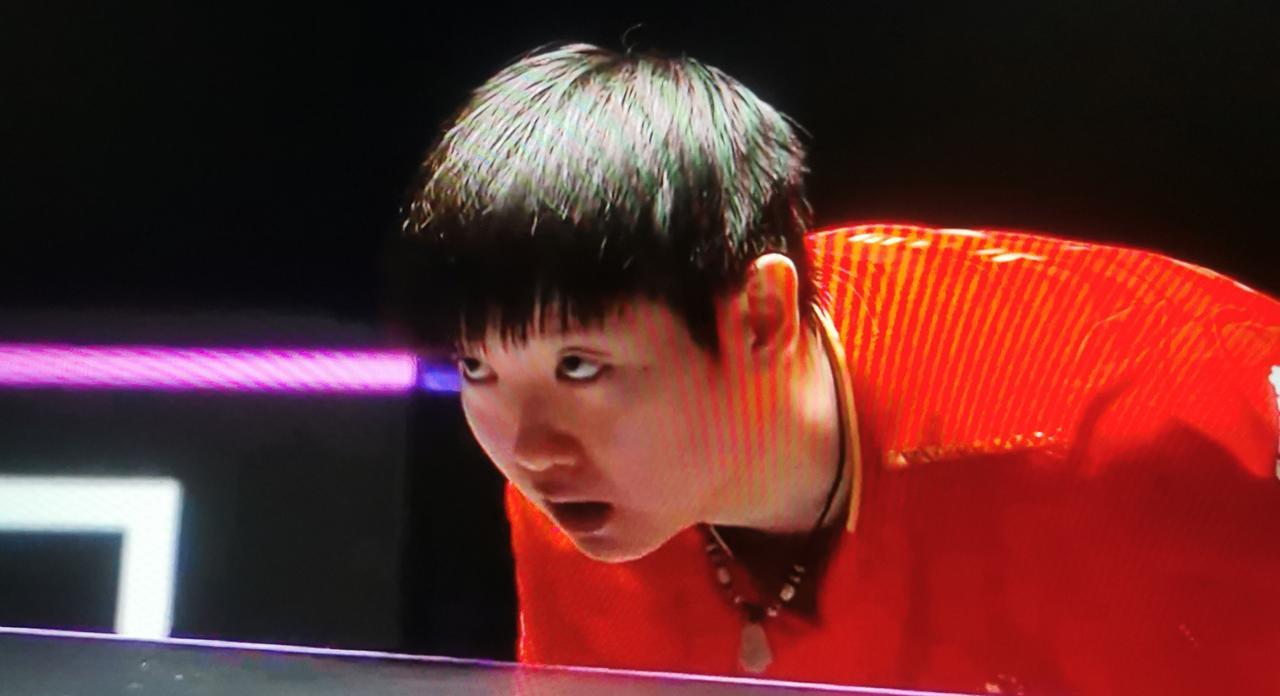 莎莎是真操心啊！第三局4-3领先，人家王晓彤整理了一下头发，她还以为人家叫了一个