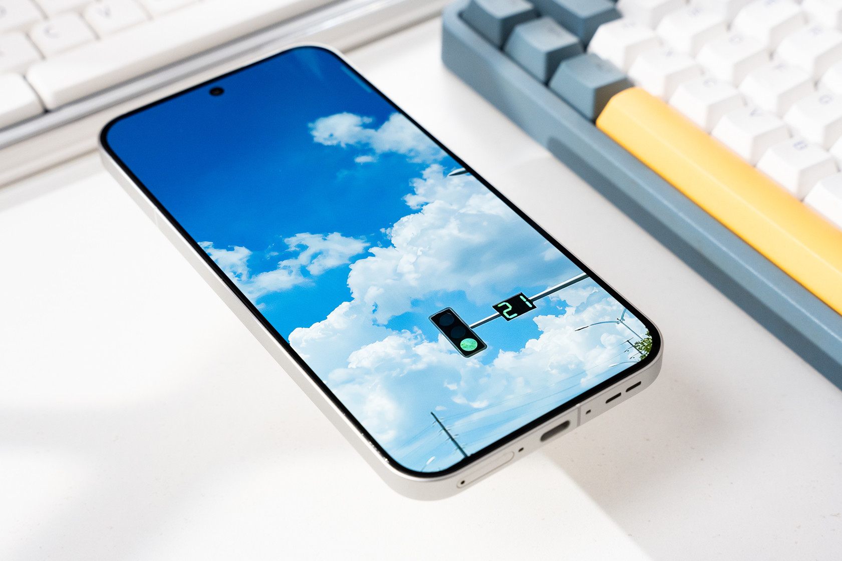 这两年看手机屏幕，我都不在乎什么参数的，只认观感，今年给我惊喜最大的居然是真我G