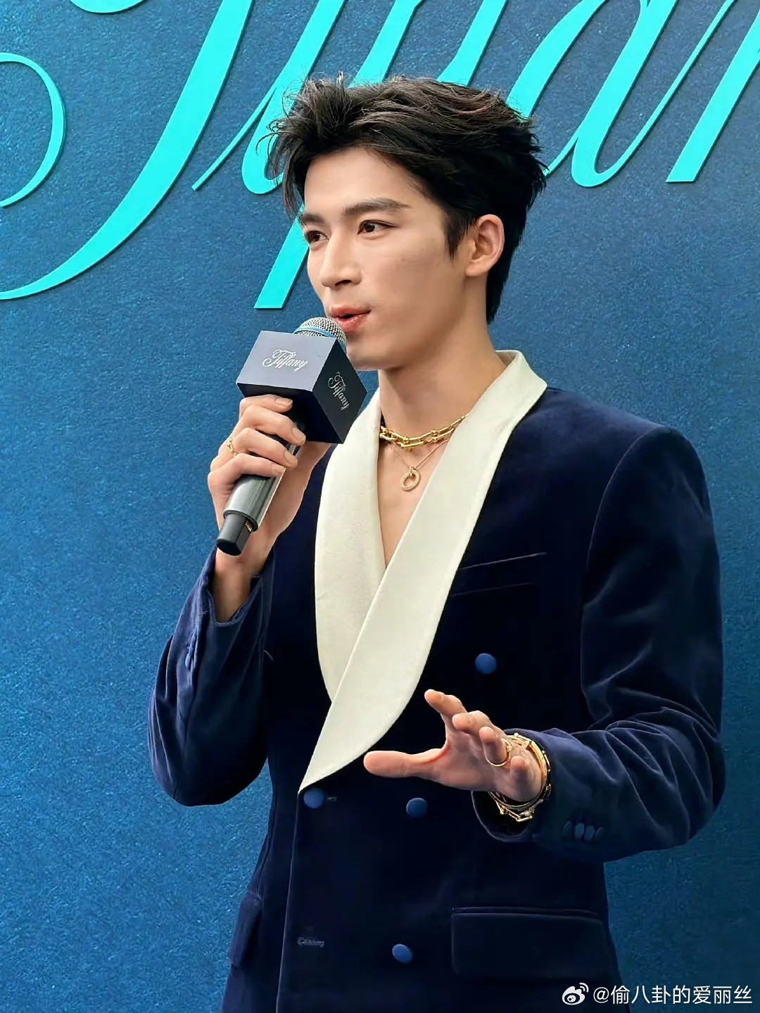 王星越的大金链子和李昀锐的大铁链子谁得更有个性？