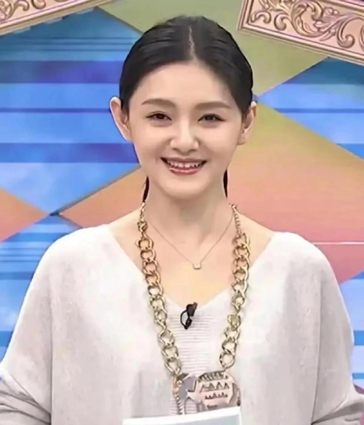 大s曾说前夫特别爱看房子，尤其是北京的四合院，只要有空间的，他一定去看，大s却劝