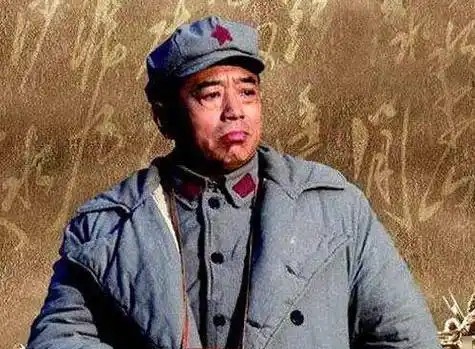 那年，彭德怀到格尔木视察，当天半夜，彭老总亲自检查岗哨位，他站在一个哨兵身边问道
