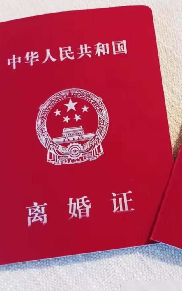 同事小李结婚才三个月离婚了。听她说受不了丈夫是“空调男”，我才明白，她介意的
