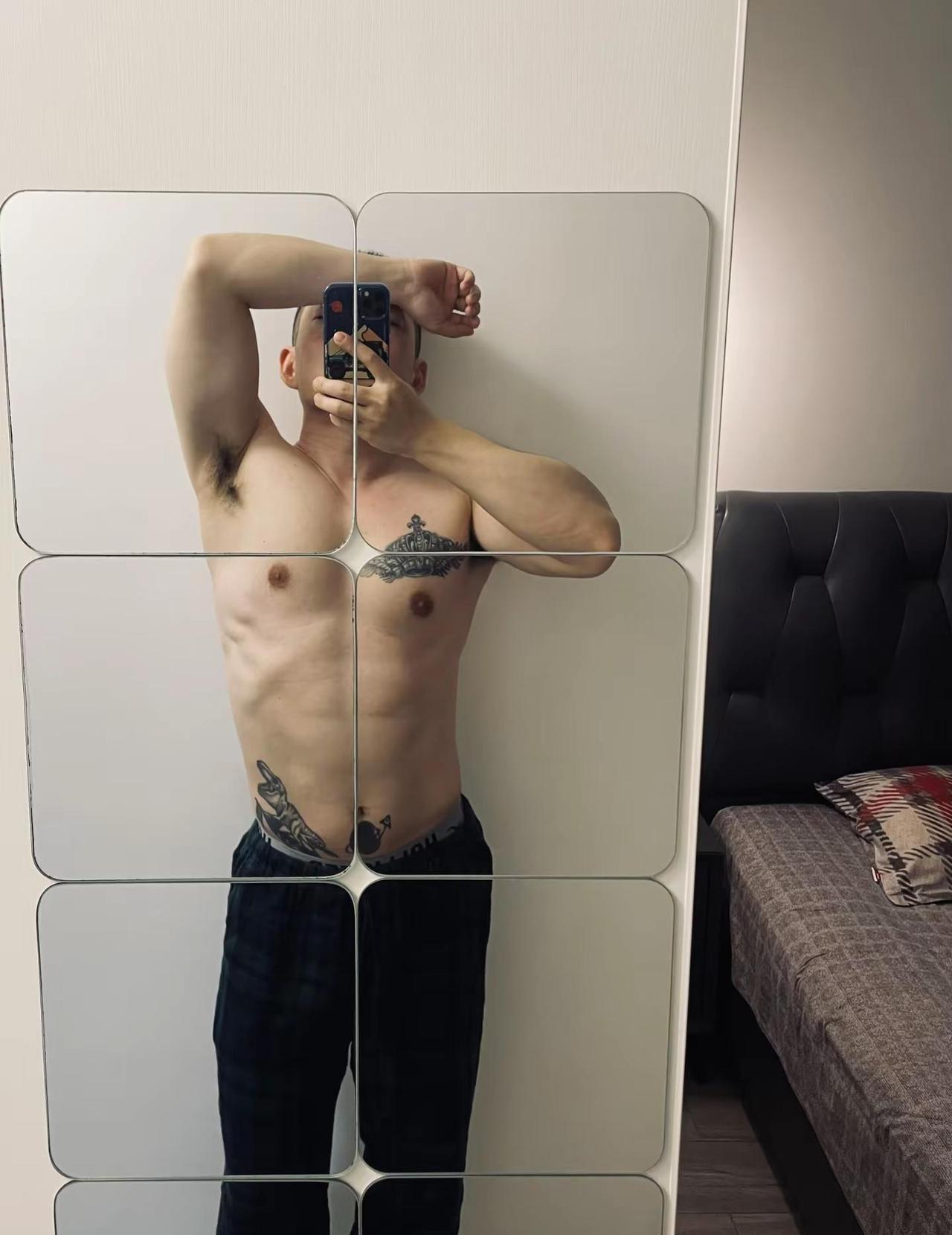 这样可不可以。居家肌肉随拍没有八块腹肌家居男人可不可以你也刚好喜欢我