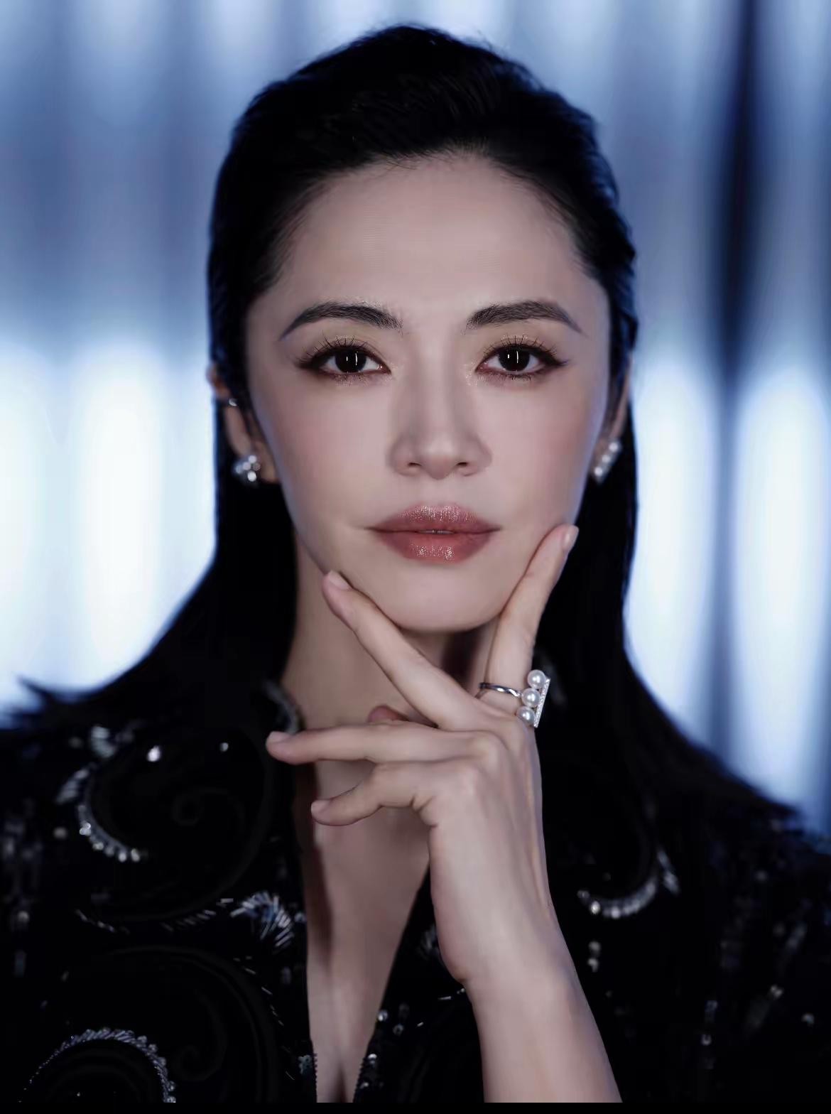 姚晨离婚这事儿刚发酵，人民网点评就来了——“明星离婚属私事，没义务公开”。这话一