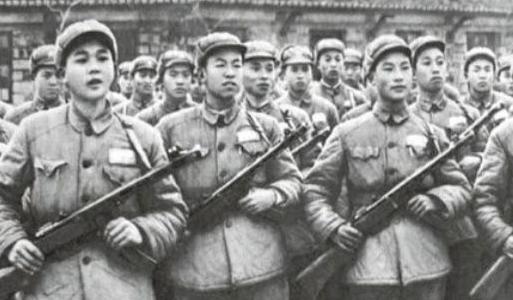 1952年，志愿军‬一名站岗‬的新兵突然失踪，三营长‬得知后，吓得脸‬都绿了，团