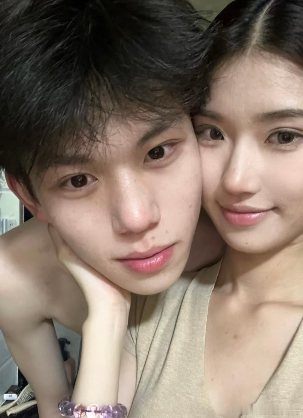 男朋友凑过来的时候好像粘人小狗​​​