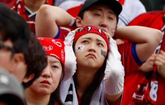 韩国队被淘汰，在韩国引发4大连锁反应：开局形势一片大好，手握出线主动权，结果