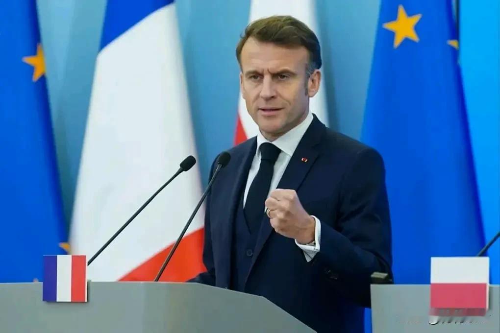 据外媒报道，法国总统马克龙计划12月初访华。马克龙上次访华获得了极高的待遇，回去