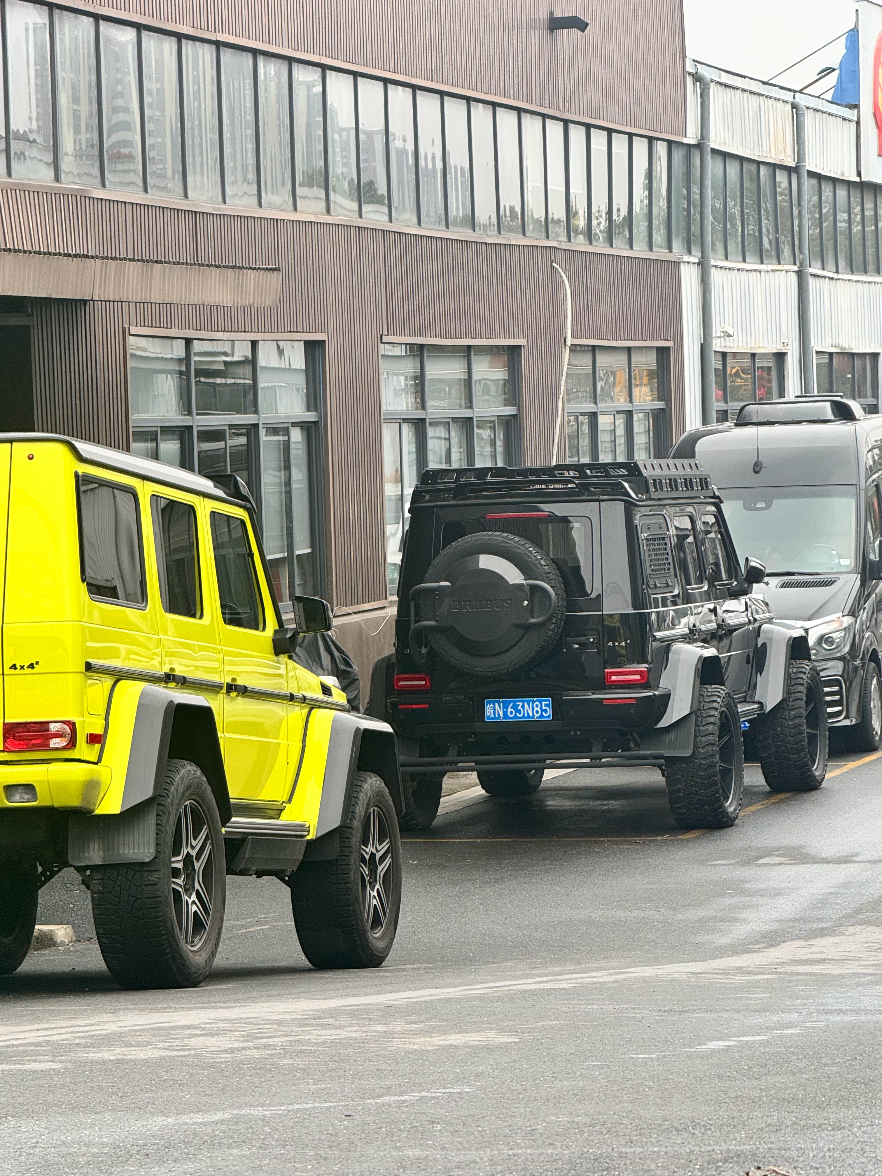 早起就看到俩狠货！两台加起来上个1500万应该没啥问题奔驰