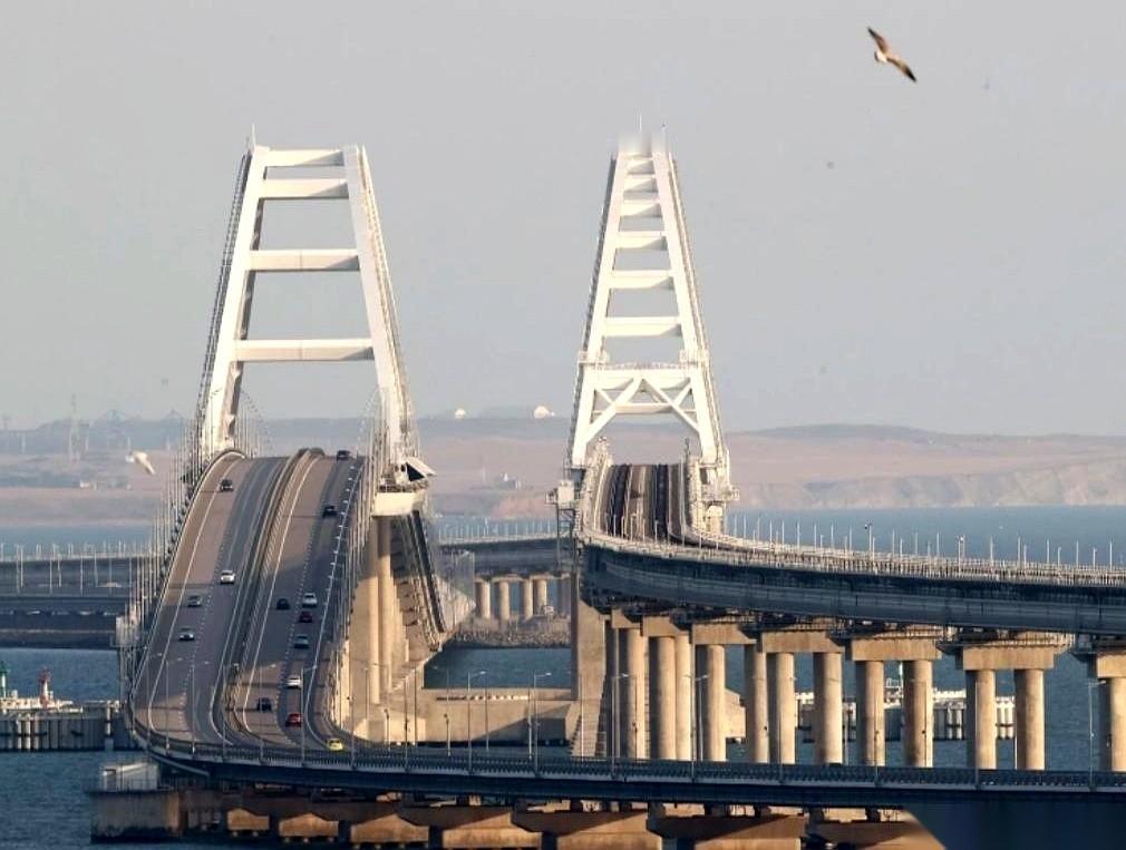 一个报价6000万，一个5000万，他直接喊了个500万。所有人都以为他疯了，