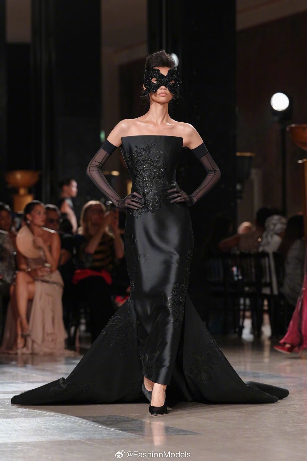 ElieSaab2026秋冬高定｜假面舞会🎭“黑化版”的ES多了些神秘感，