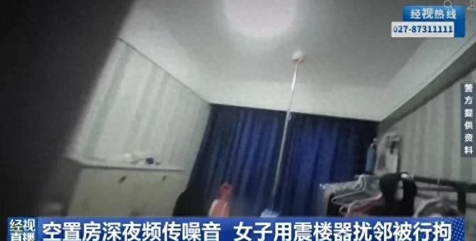 湖北武汉，一名女子和邻居以及小区物业产生激烈矛盾，在今年4月搬离小区，房屋长期处