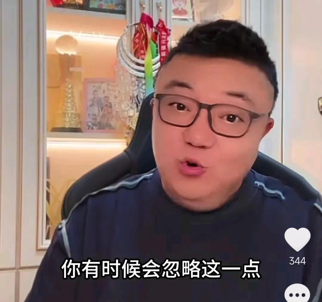 董路在直播间语出惊人。他不客气地表示，日本男足如果明年进不了世界杯八强，那么他