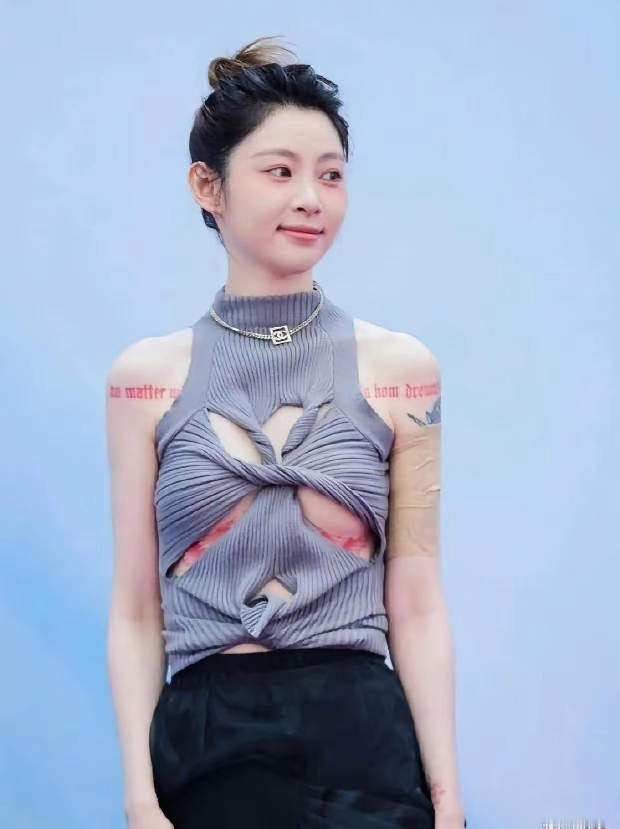 千万粉丝网红痞幼上恋综遇冷，全场男嘉宾没人选，崩溃痛哭说不该来。这事儿一出来，评