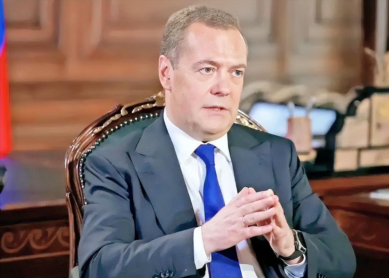 别被美国那套“退北约”的话骗了，梅德韦杰夫直接戳穿就算特朗普喊破喉咙，美国也