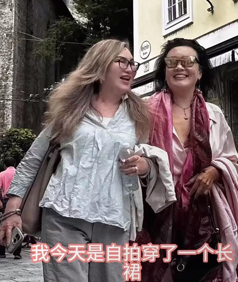 在欧洲度假的张兰发新视频宣布了自己下一阶段的新工作目标：要做一名穿搭时尚博主！