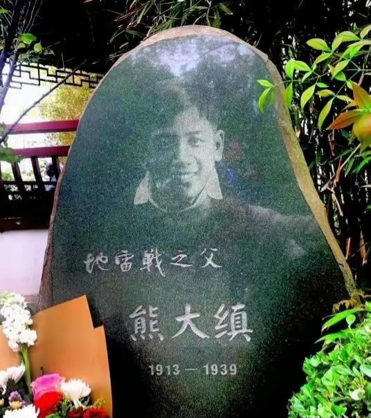 1939年7月白洋淀转移途中，警卫班长史建勋突然扣动扳机，一颗子弹结束了清华高材