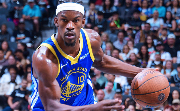 库里49分神迹背后，36岁巴特勒21分救主！34分钟8板2断，马刺巨星被锁死瞬间曝光