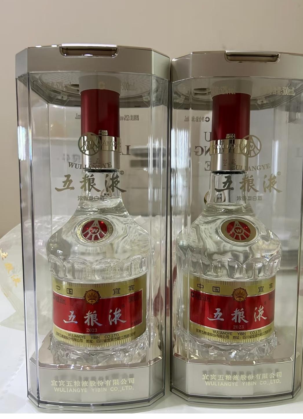 我儿子下个星期要订婚，昨天我去表弟店里买了六瓶酒，表弟说一瓶算860，六瓶一共5